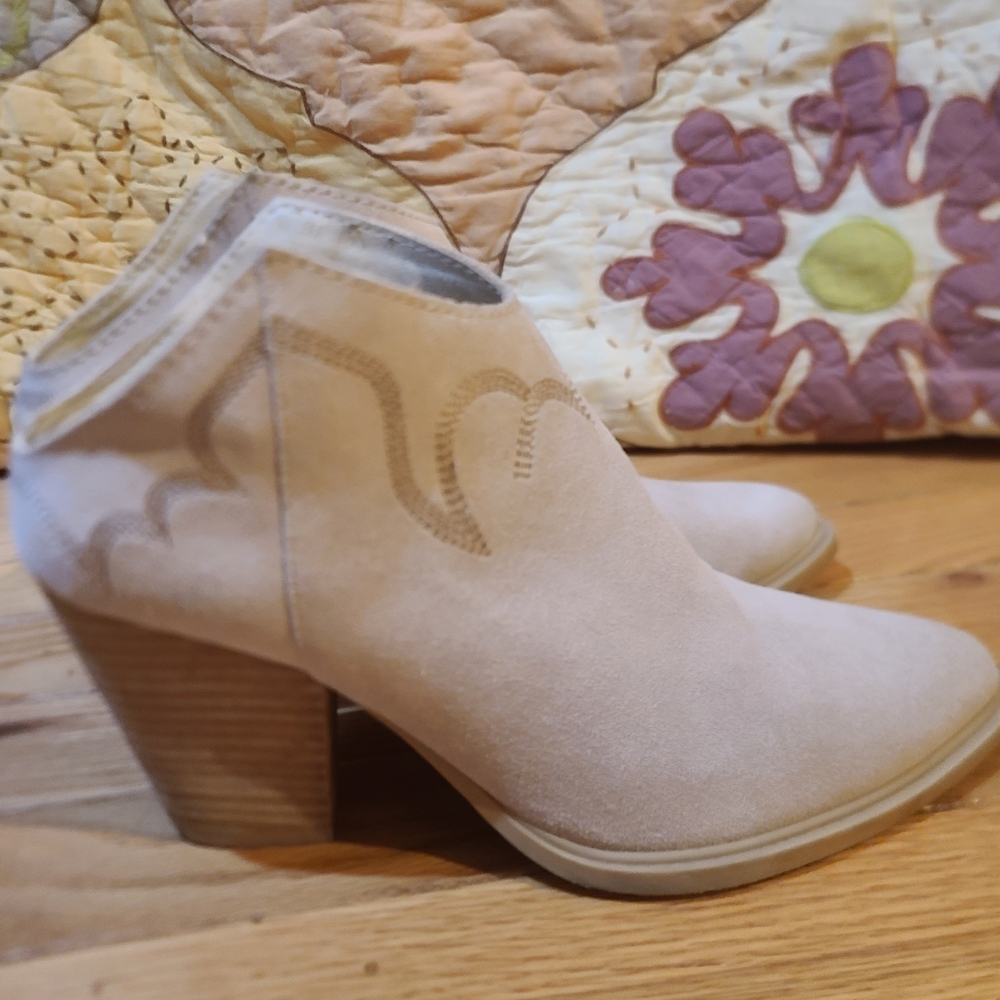 Women's Cream Ankle Boots - Picture 4 of 4